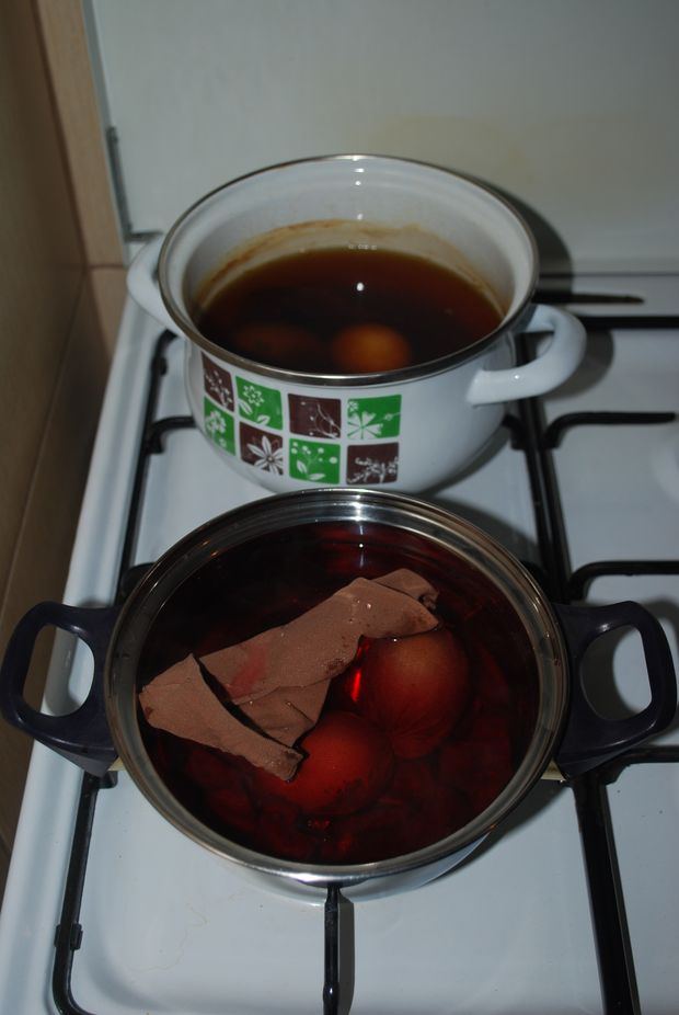 Kipróbáltuk: kurkuma és cékla mint tojásfesték Kipróbáltuk: kurkuma és cékla mint tojásfesték