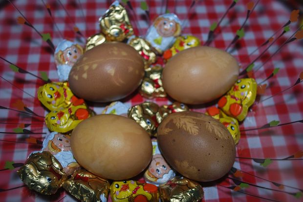 Kipróbáltuk: kurkuma és cékla mint tojásfesték Kipróbáltuk: kurkuma és cékla mint tojásfesték