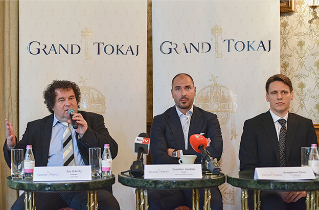 Képen balról jobbra: Ács Károly, Tombor András, Szappanos Péter