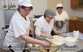 Nagy rutinnal és sok szeretettel készülnek a finomságok