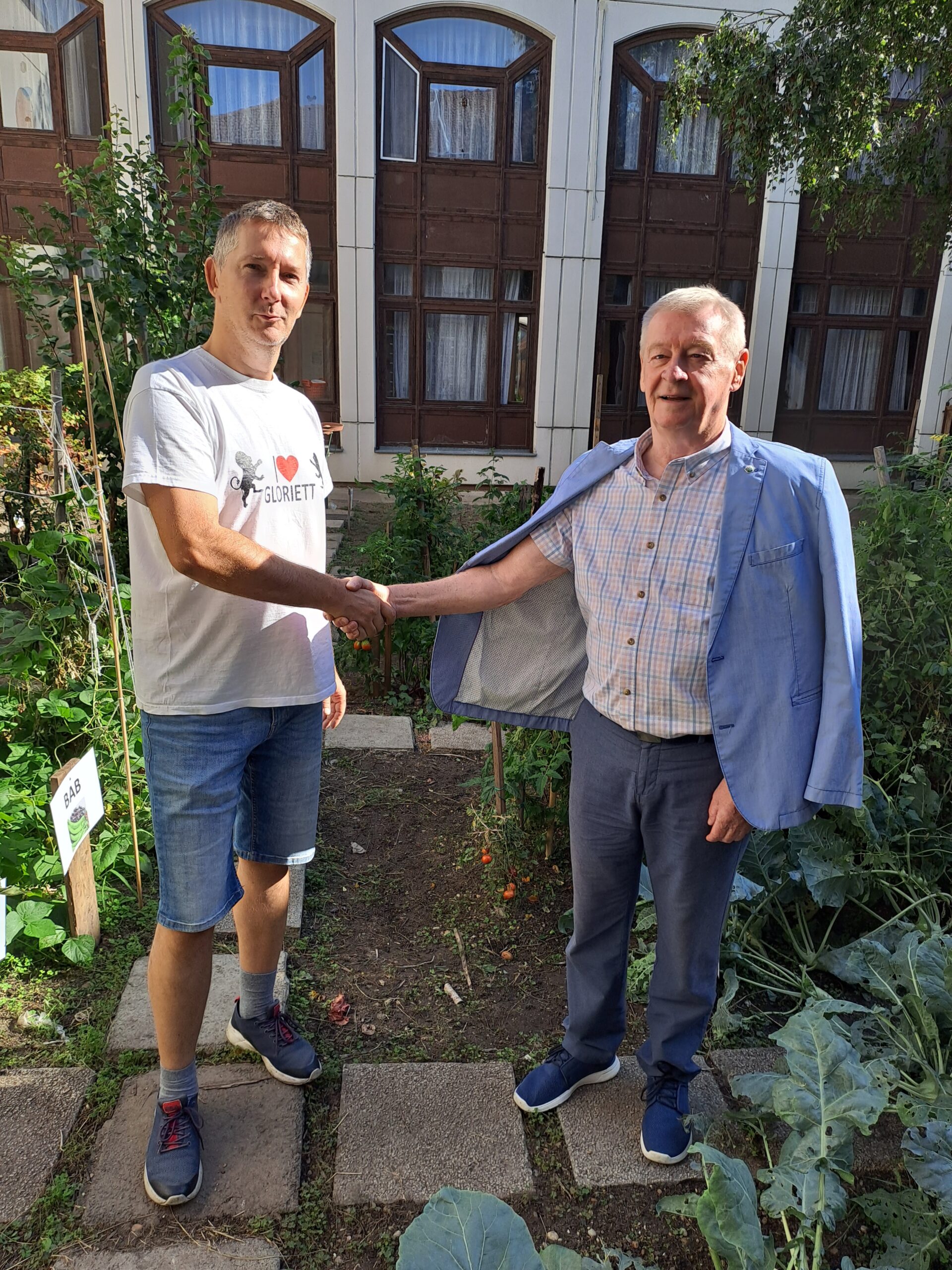 100 kilogramm zöldséget és gyümölcsöt adott át a NAK és az Európai Friss Csapat