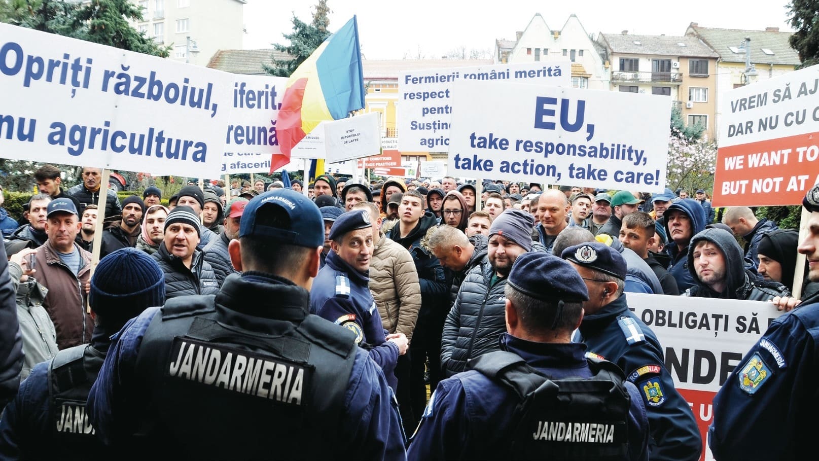 EU, vállalj felelősséget! – áll a tüntető romániai gazdák transzparensén