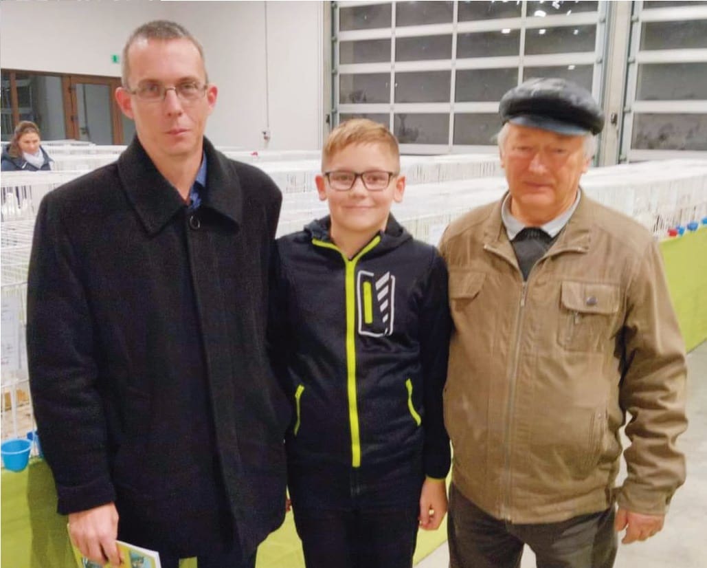 Heincz László MGKSz-elnök, Kollár Tamás a nagydorogiegyesület egyik ifjú tagja és Jaksa János az egyesület elnöke