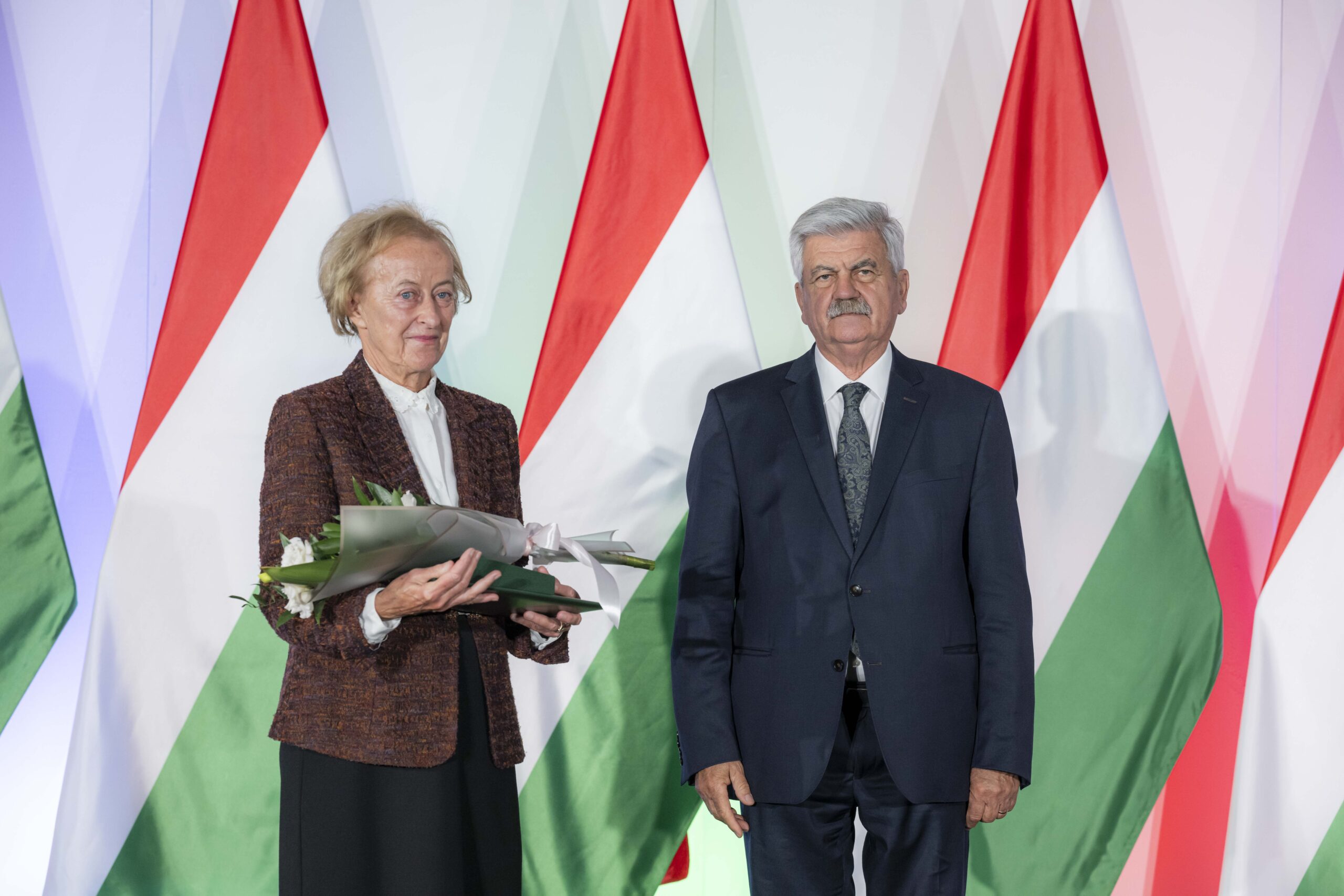 forradalom kitüntetés