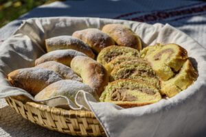 gesztenyés sütemény élelmiszer beigli kalács gasztronómia szelídgesztenye töltelék