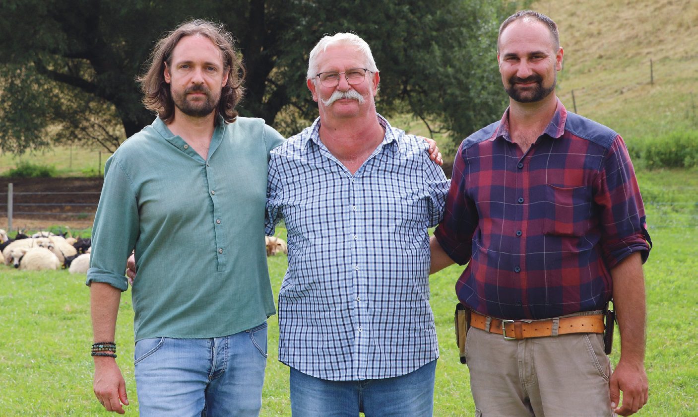 Földi Ádám, Gyula és Dávid a Faluhely Major lelkei