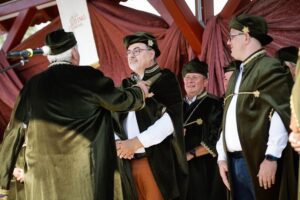 Régi és új tagok az Egerszóláti Olaszrizling Borrendben - Fotó: Nemes Róbert/Facebook