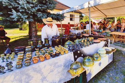 Az itt pihenő turisták nagyon örülnek a rendkívüli beszerzési lehetőségnek