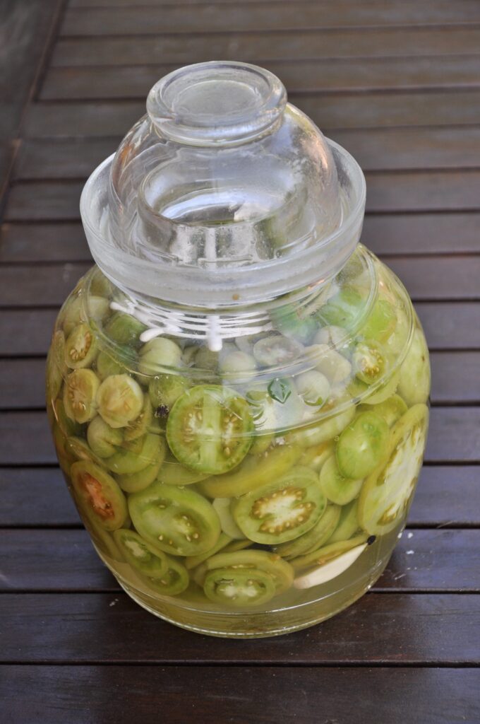 Fermentálásra kitalált üvegben könnyebb a dolgunk (Fotó: PNK) - fermentálás