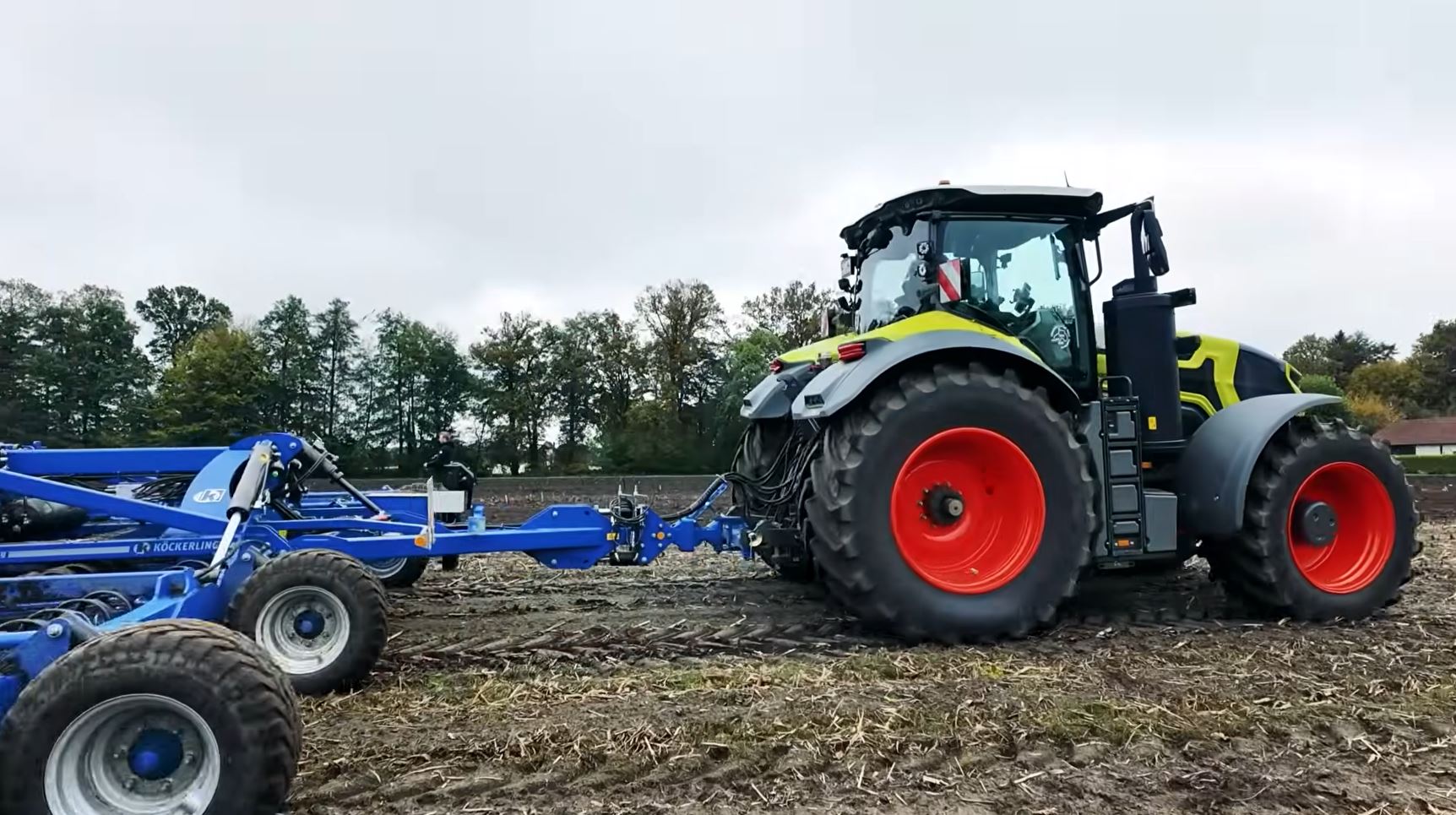 Claas Axiona 9 (Fotó: profi Magazin - youtube)