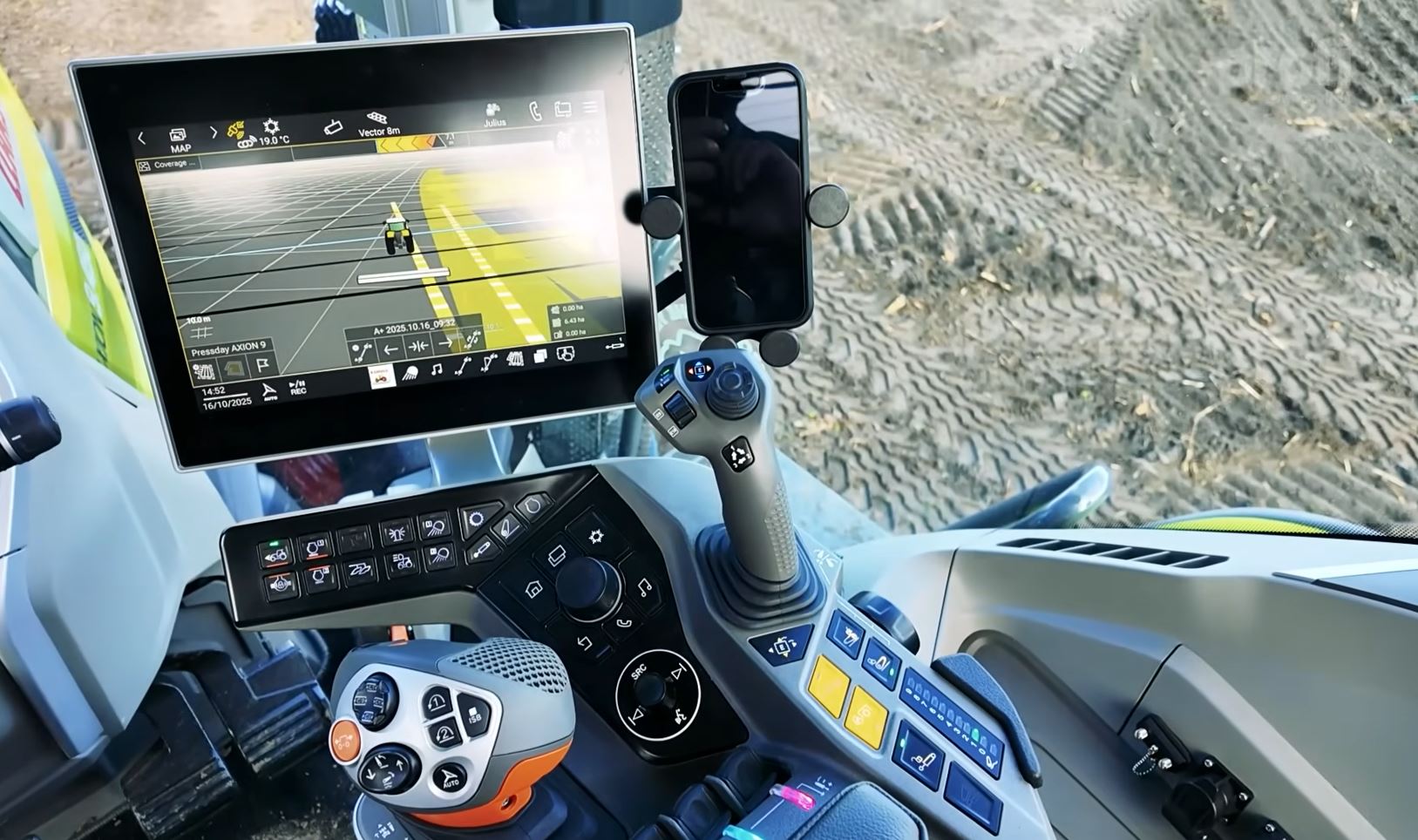 Claas Axiona 9 (Fotó: profi Magazin - youtube)