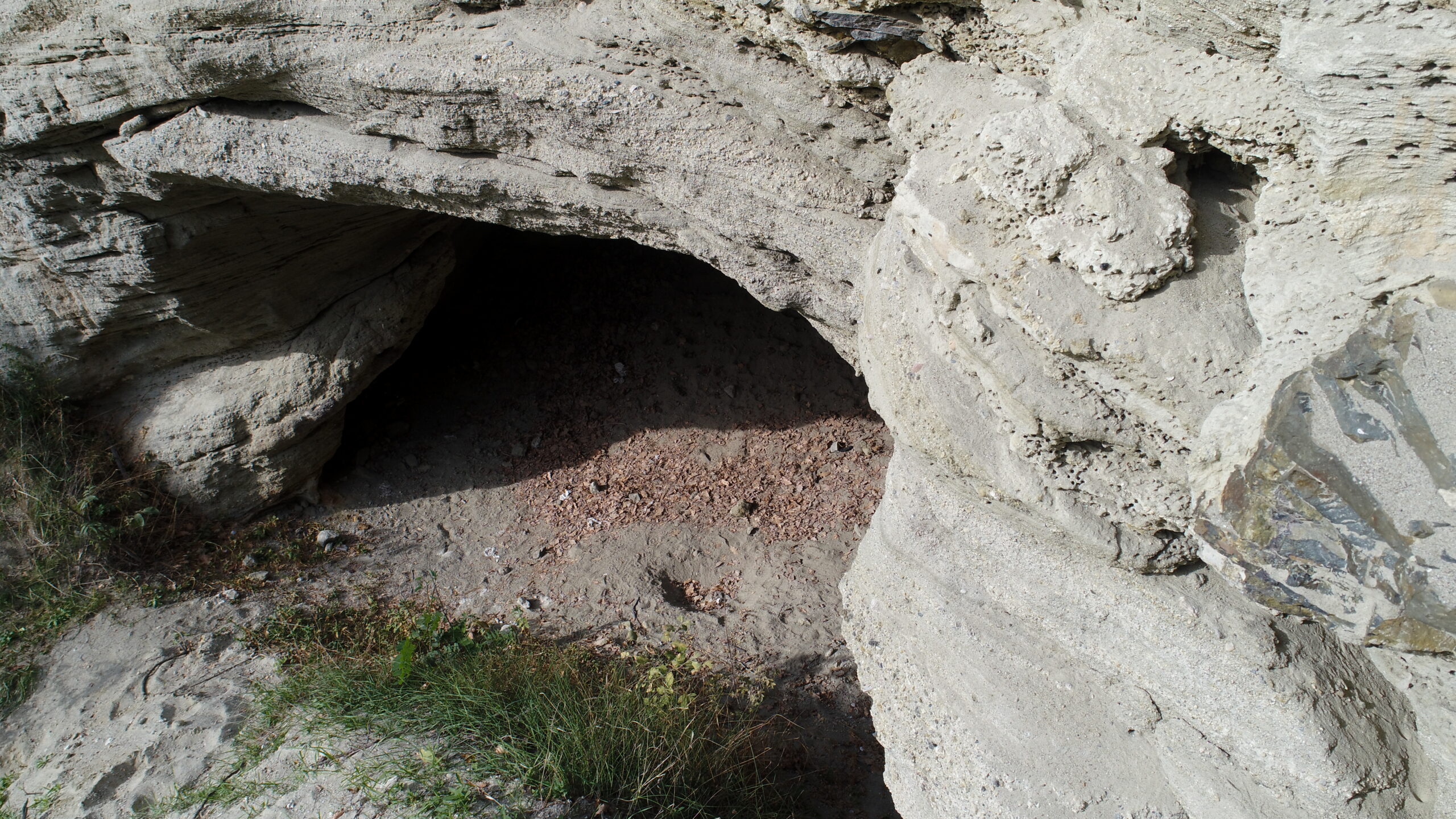 A homokkőben képződött kisebb-nagyobb barlangok geológiai ritkaságok