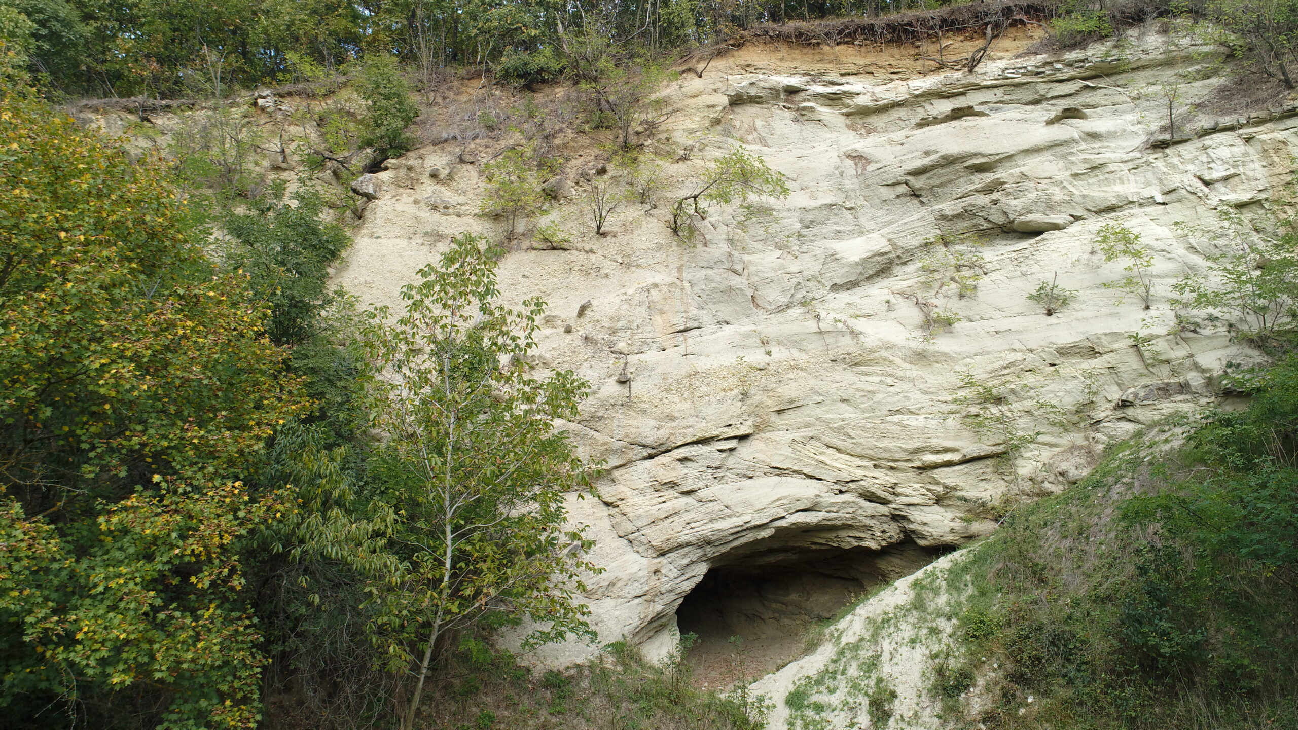A homokkőben képződött kisebb-nagyobb barlangok geológiai ritkaságok