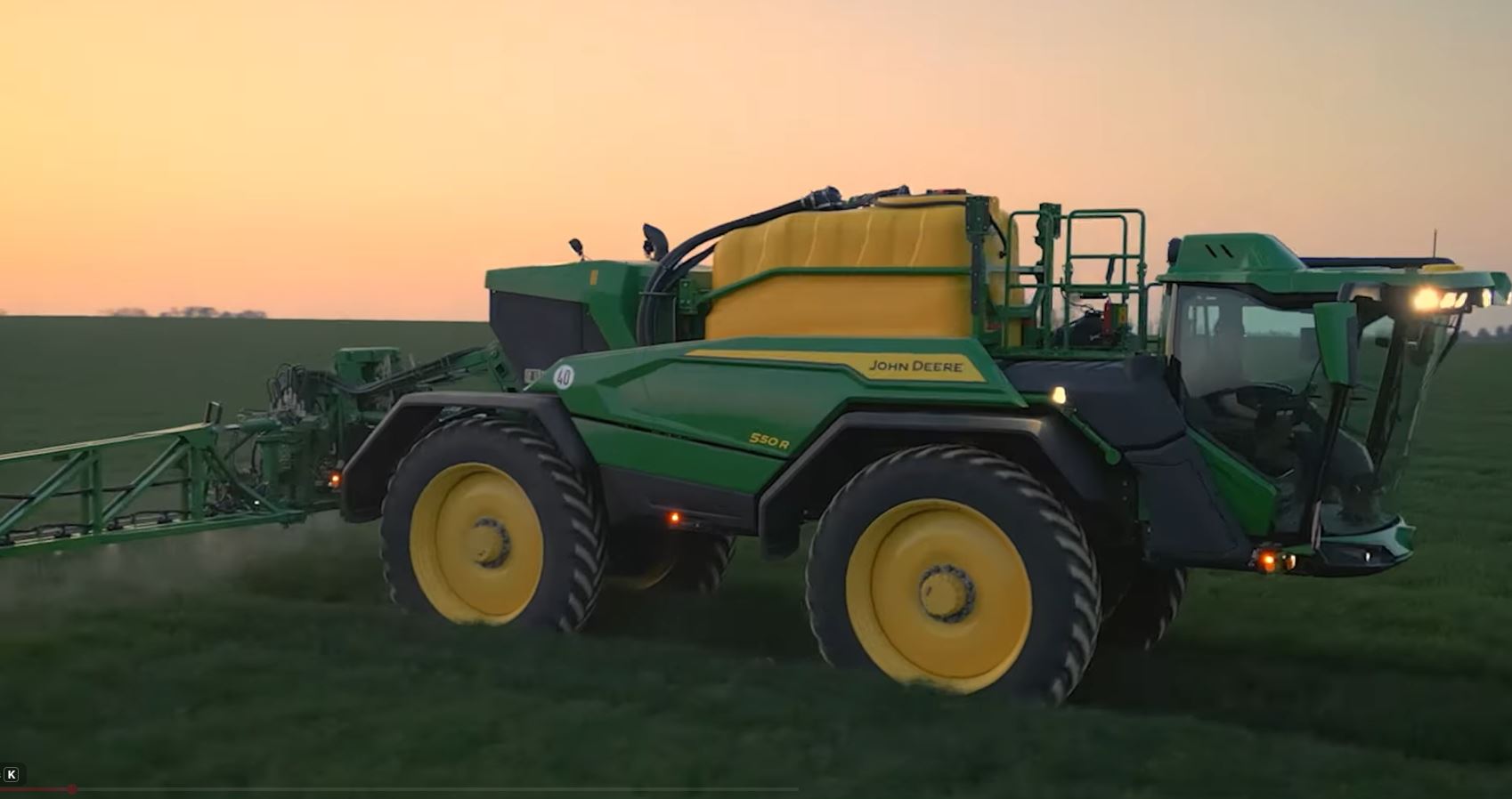 John Deere 500R (Fotó: John Deere UK IE - youtube)