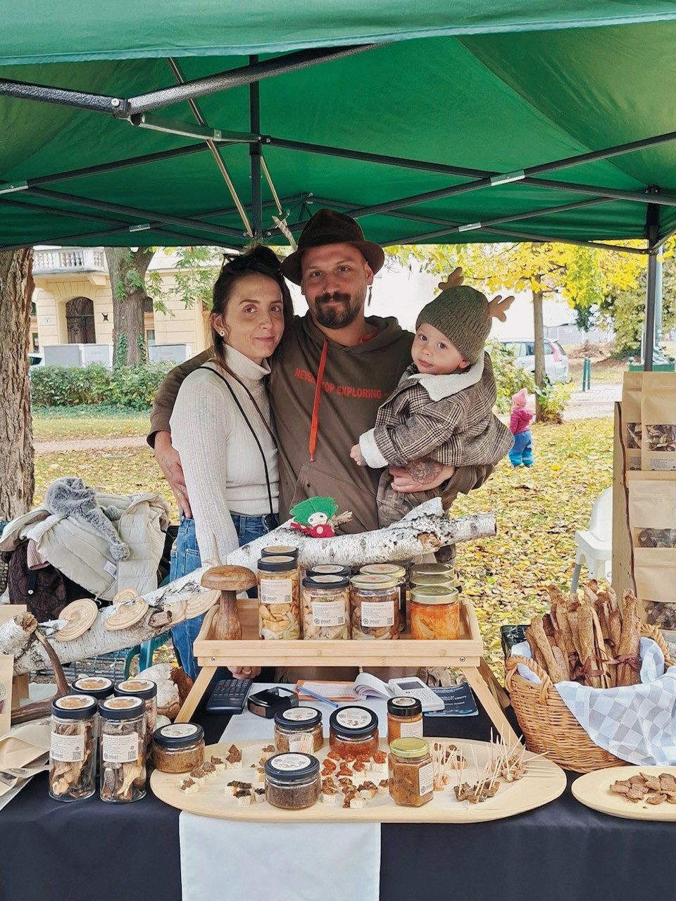 A Myconest tulajdonosai – Wirth Diána, Wirth Kristóf és kisfiúk, Kende a piacon