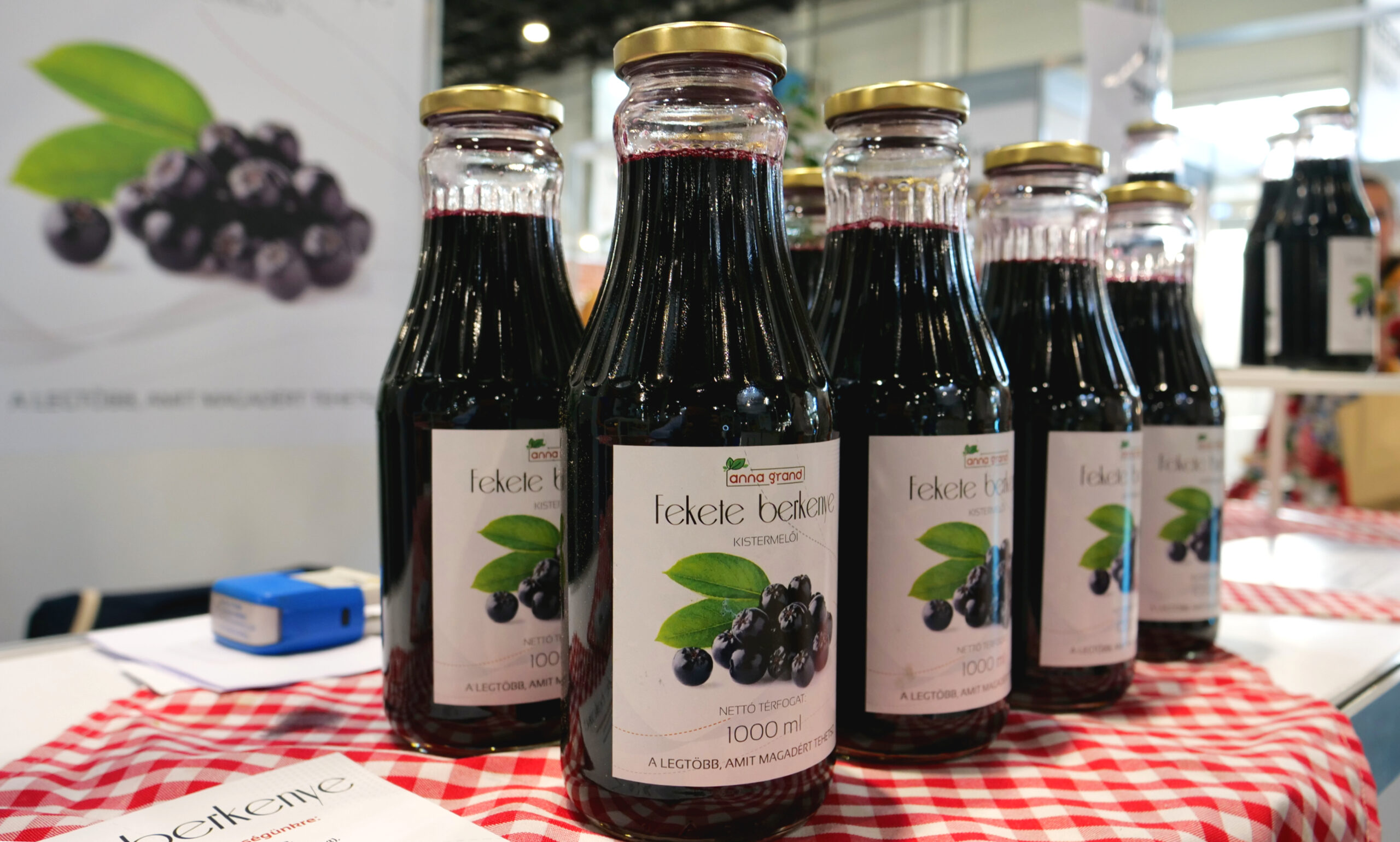 Anna Grand fekete berkenye gyümölcslé üveges kiszerelésben (Fotó: Mizsei Károly)