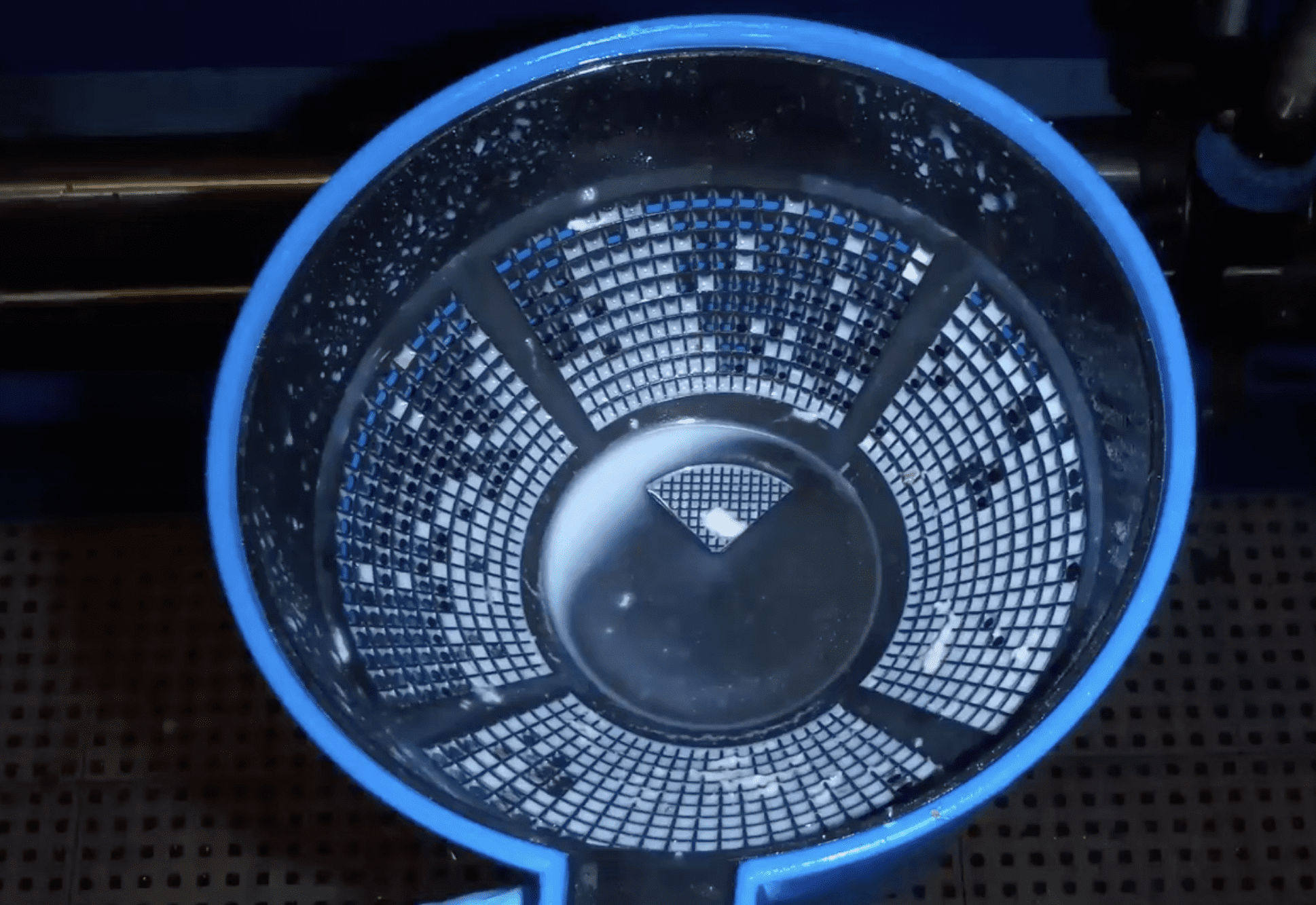 A tej szűrésekor visszamaradtszennyeződések a szűrőn