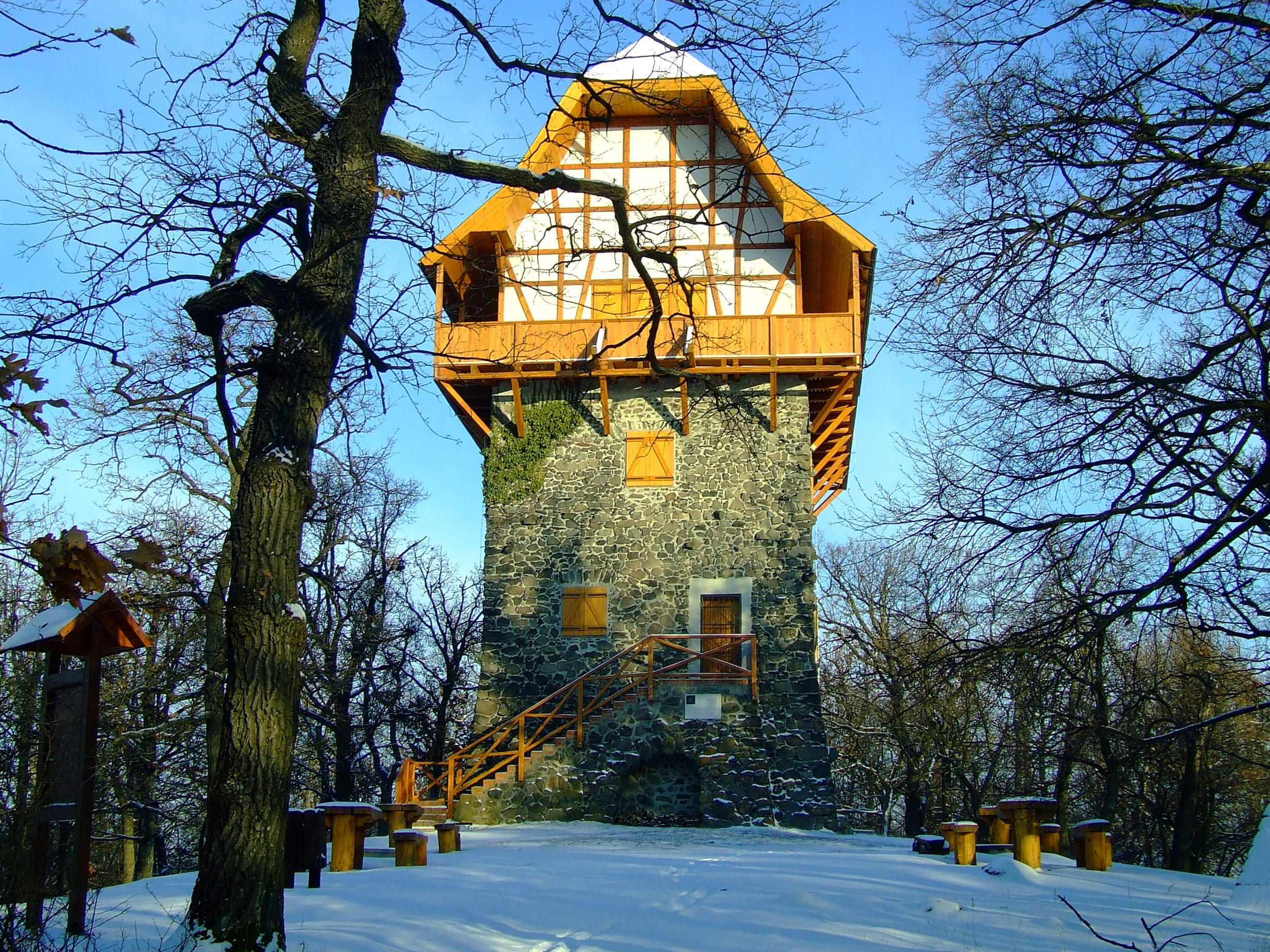 Novembertől áprilisig előzetesbejelentkezéssel látogatható a Sasbérci kilátó