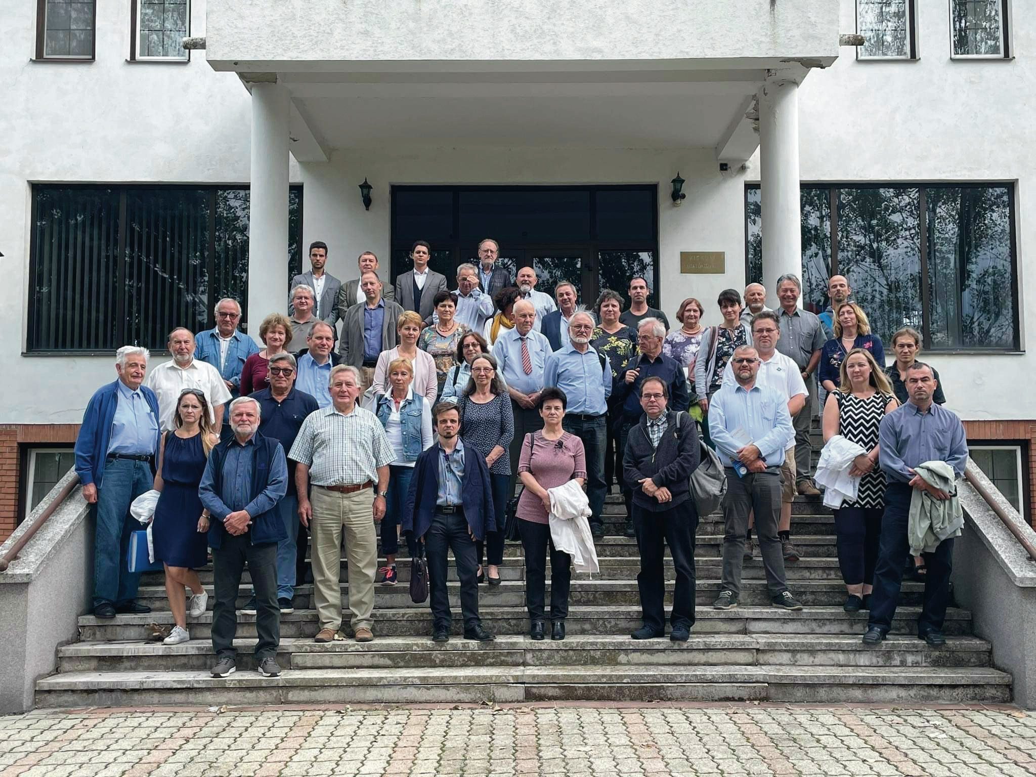 MNE-tagok látogatása a Panon Genetic kiskunhalasi központjában