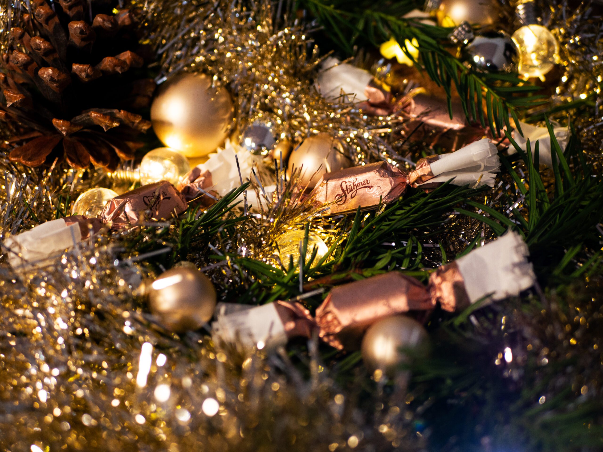 Ünneplőbe csomagolt szalonczukkedli