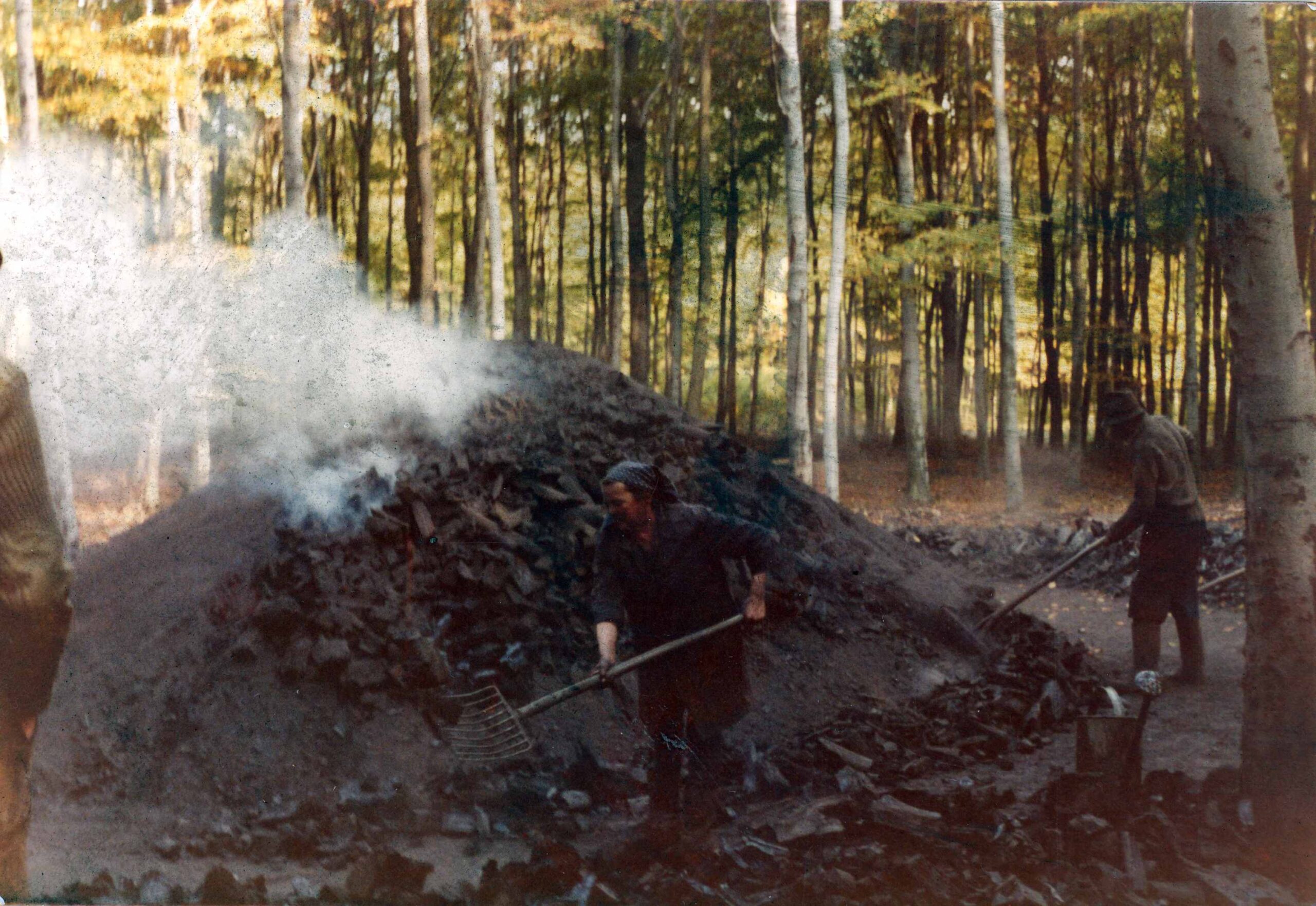 Kibontás faszén boksa