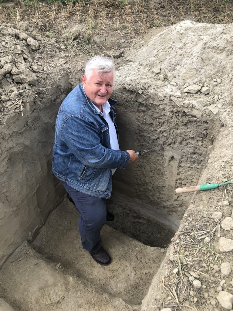 Simon Attila talajszelvényben; Magyar Vidékért Díj(Forrás: Simon Attila)