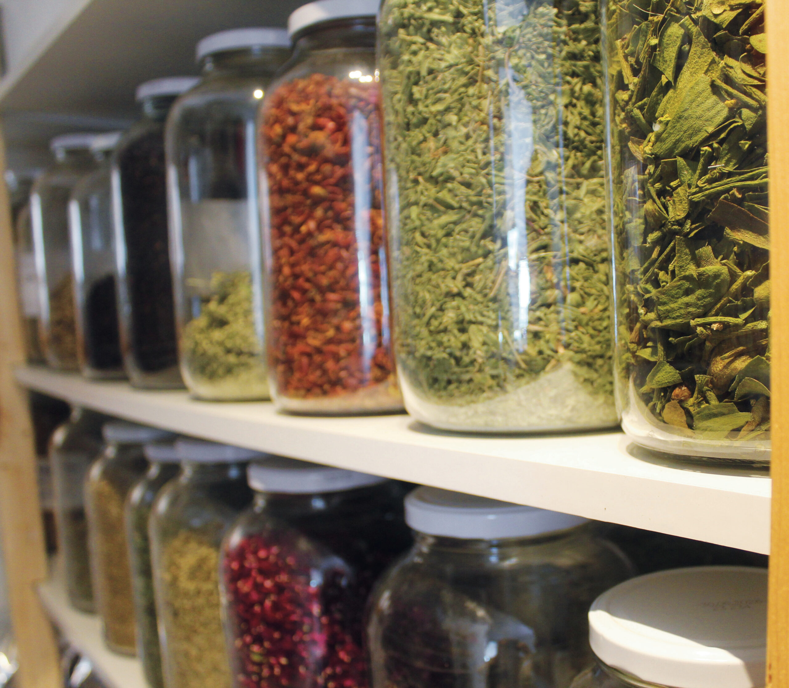 Gyógynövények betárolva