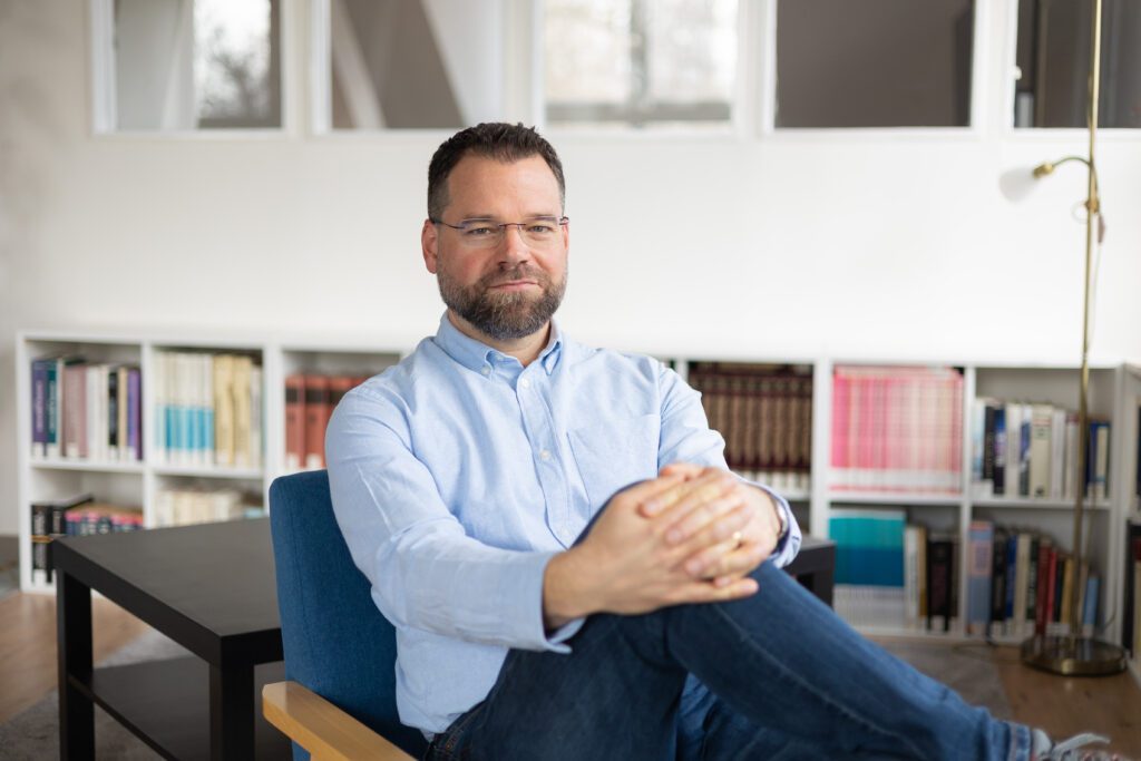 Dr. Földvári Gábor