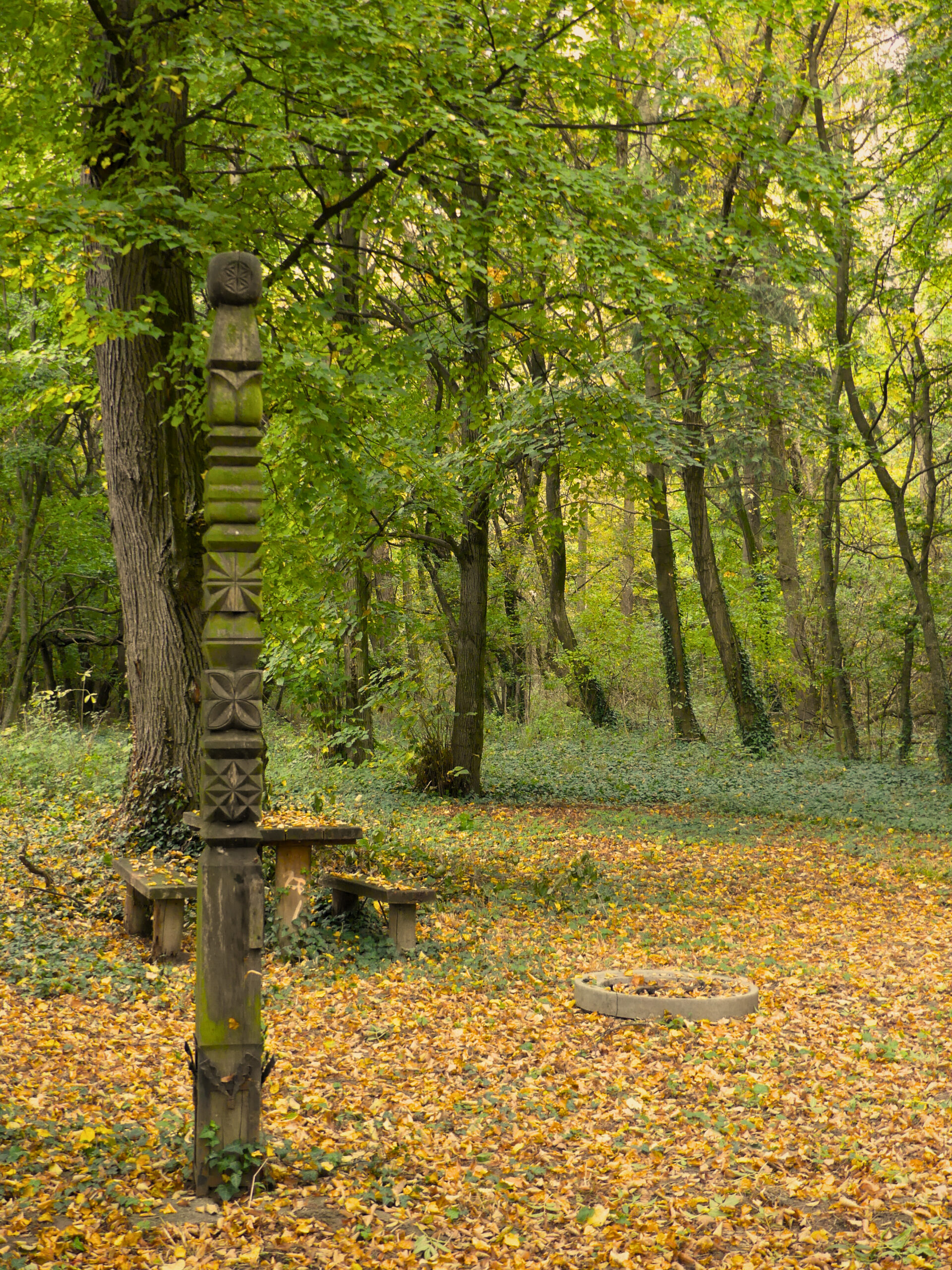 Kopjafát állítottak a szlavón tölgy telepítésétszorgalmazó Tóth Jenő erdőgondnoknak