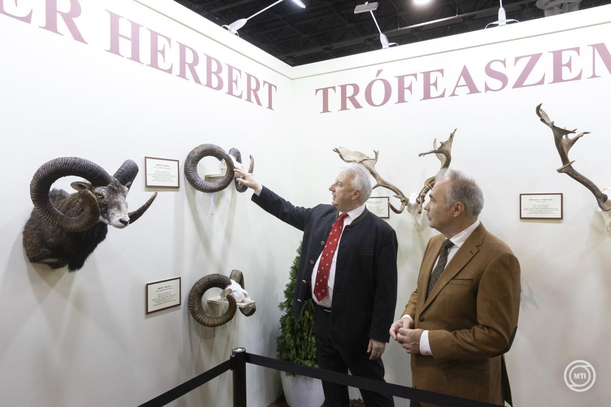 Új formában jelenik meg jövőre a FeHoVa