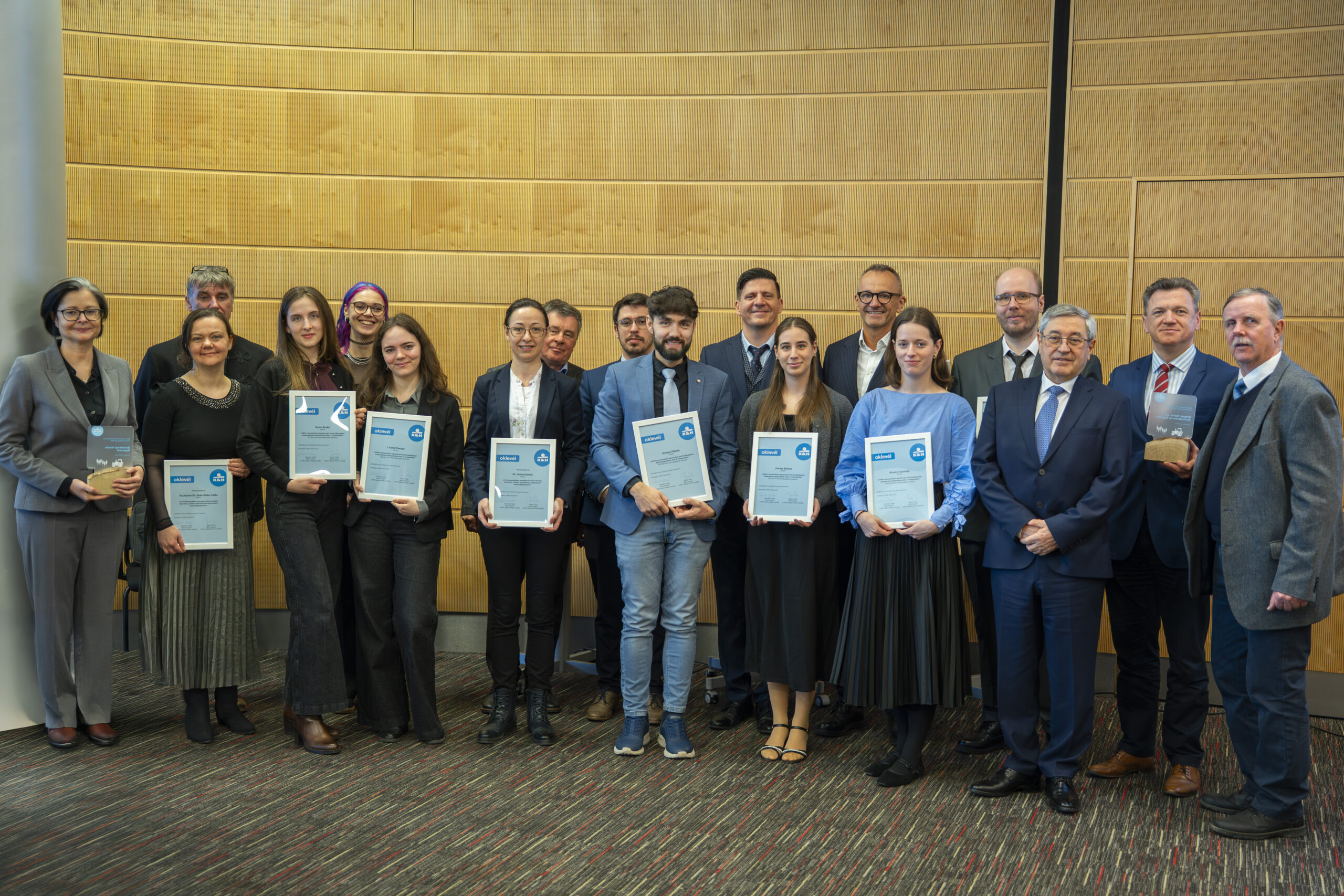A fenntarthatóság lehet a válasz – átadták a K&H ösztöndíjpályázatának díjait