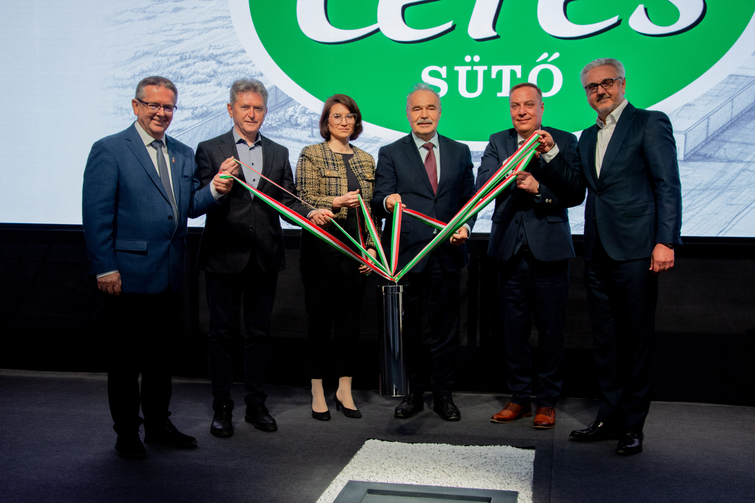 Napi száz tonna toastkenyér készülhet Tatán