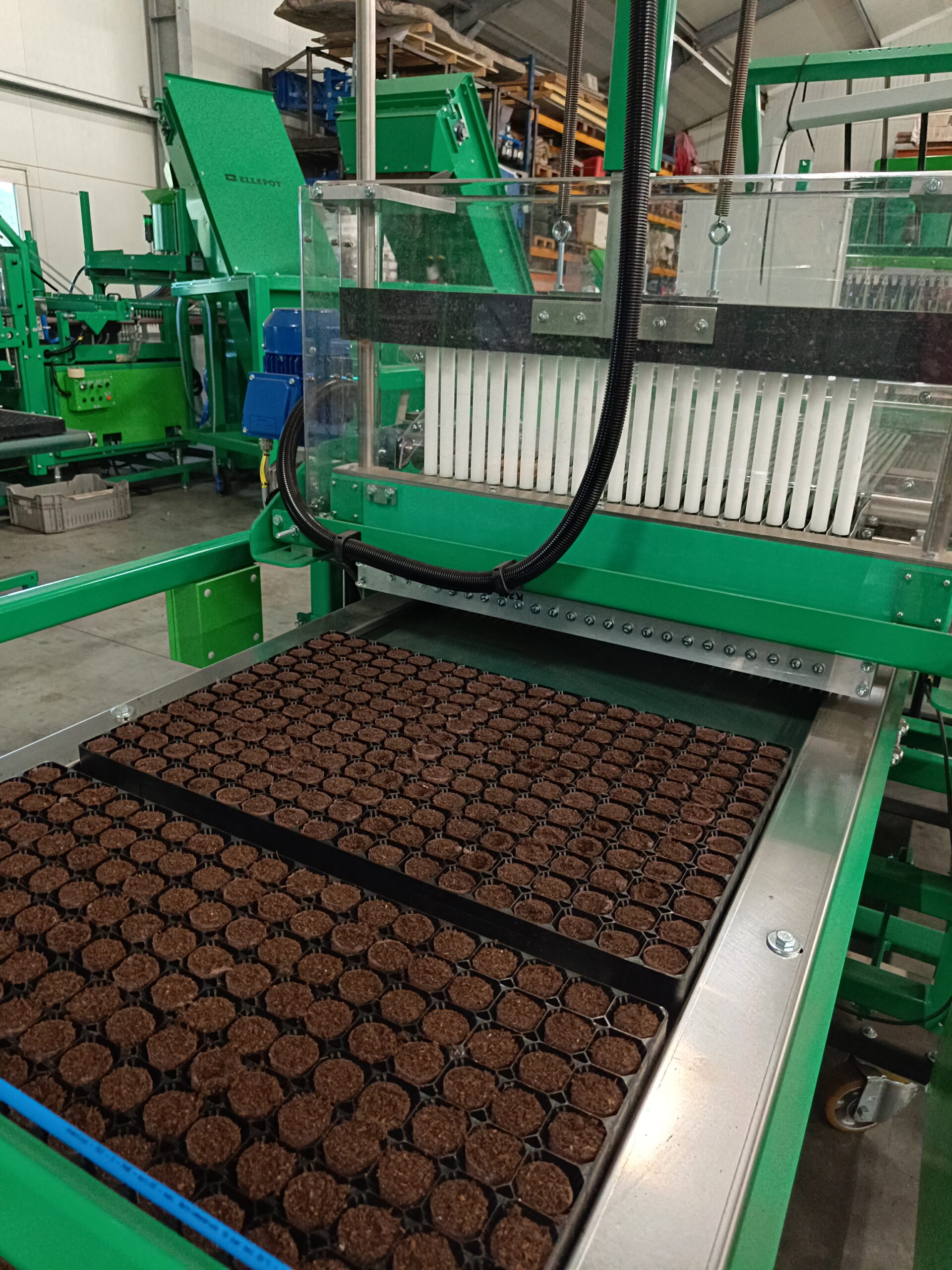 A tálcák kompatibilisek a legtöbbcseréptöltő rendszerrel