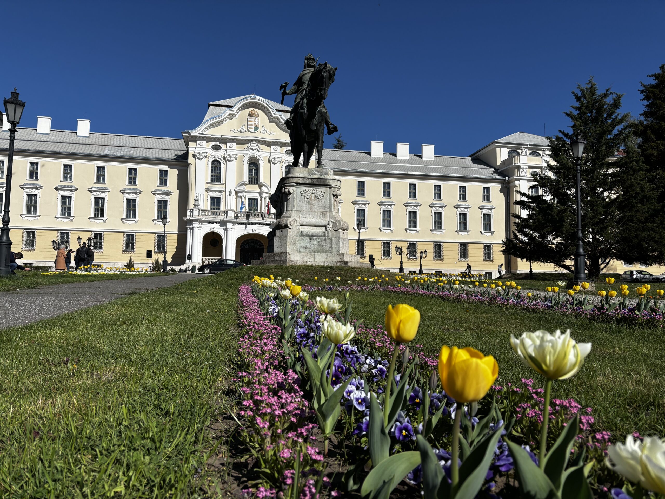 Átadták Gödöllőn a Szent István Campus megújult főépületét