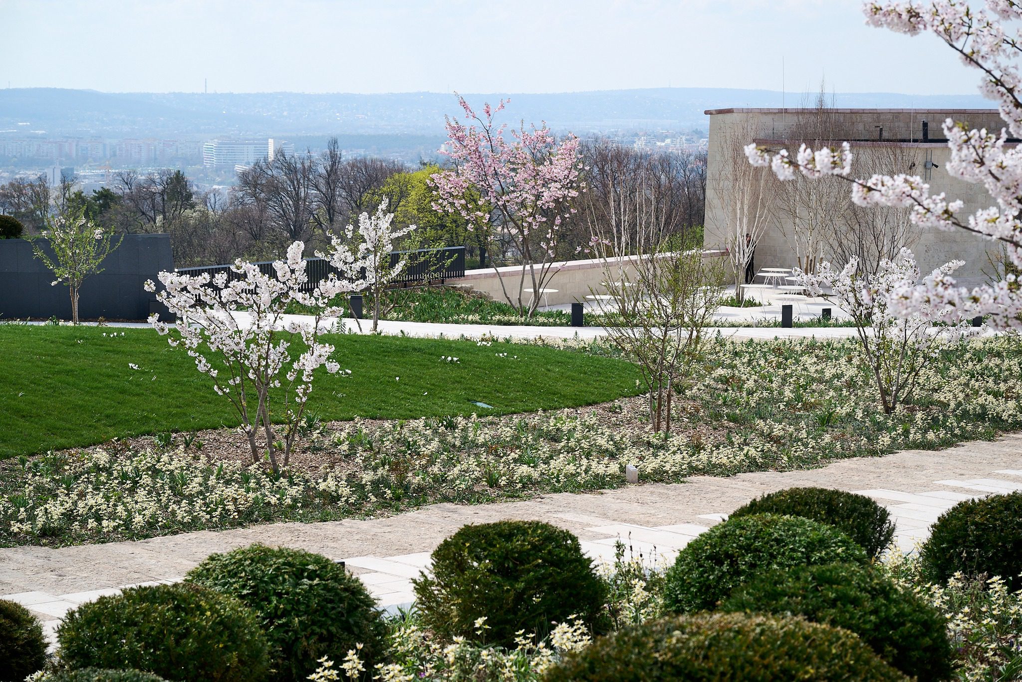 Légies a megújult Citadella kertje