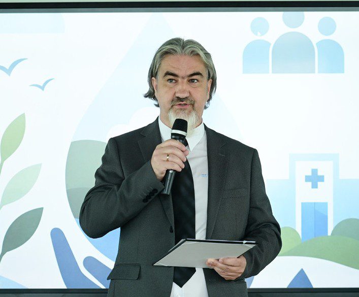 Rozinka Zsolt közigazgatási államtitkár a civilek javaslatainak meghallgatását ígérte (Fotó: unideb.hu)