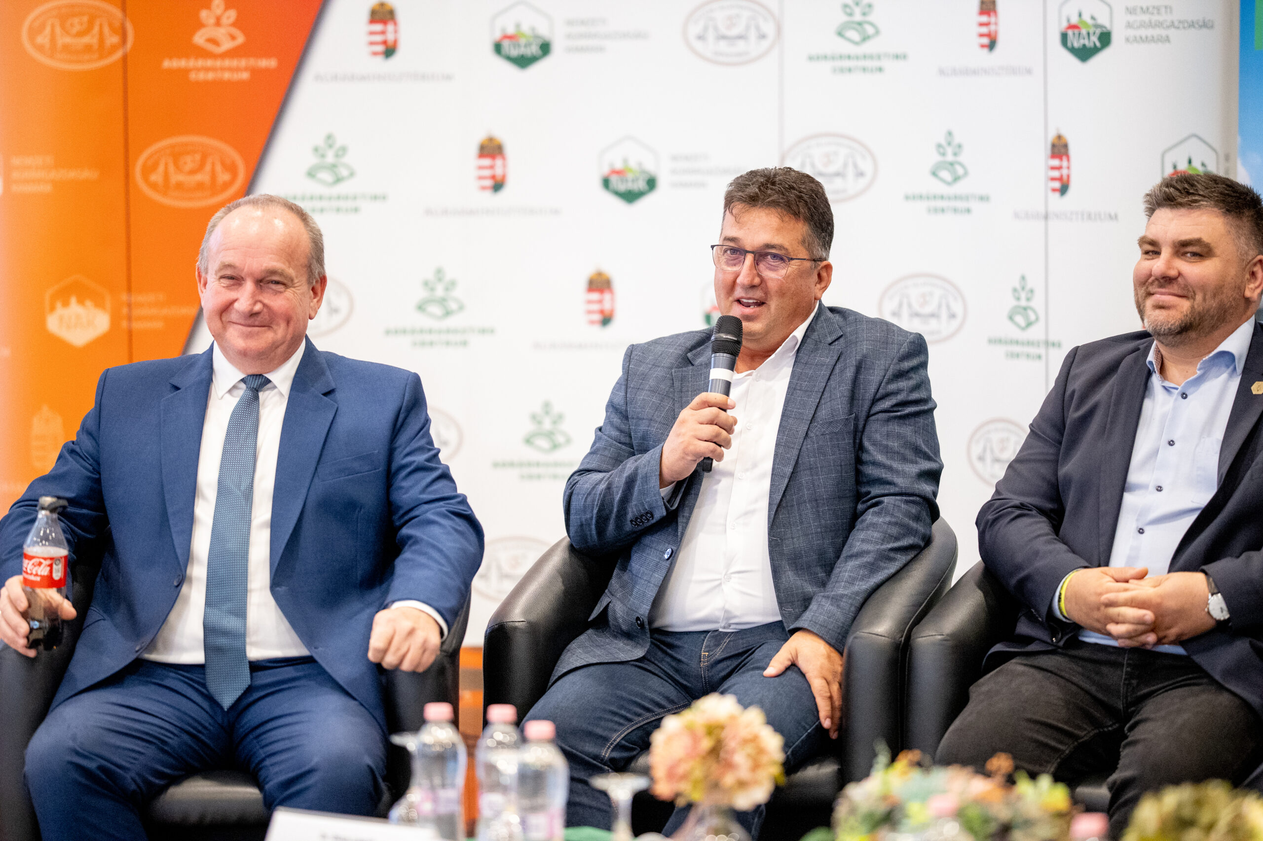 A takarmánybázist is át kell alakítani