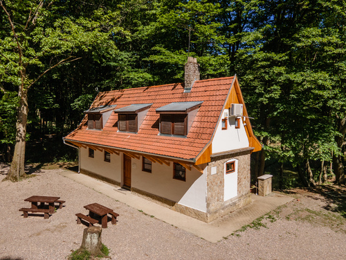 Gyertyánosi Gyöngyvirág Kulcsosház