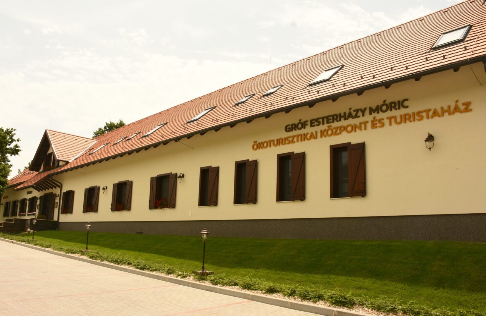 Gróf Esterházy Móric Ökoturisztikai Központ és Turistaház