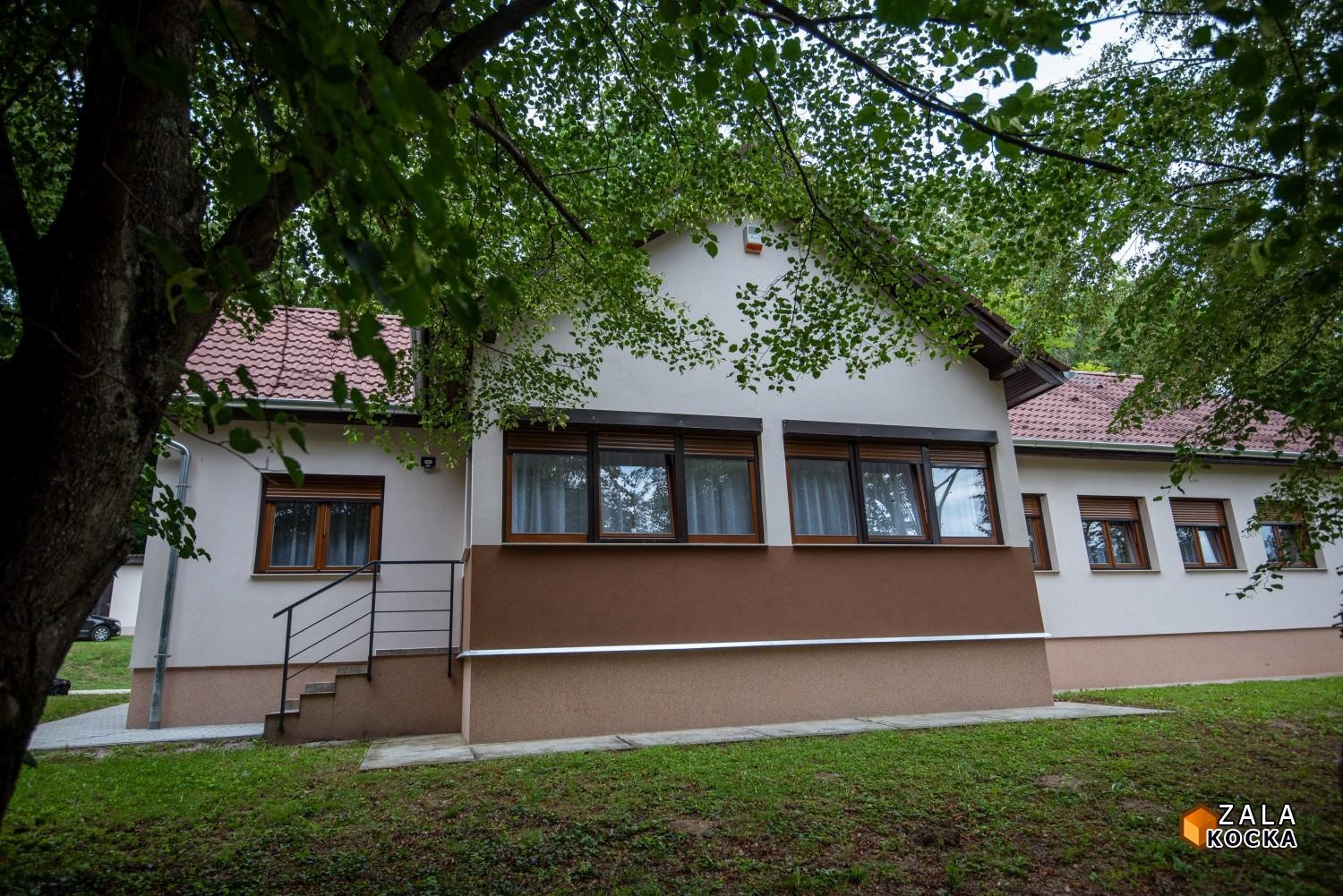 Kistolmács Erdei Lak