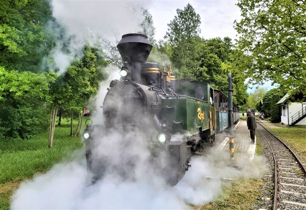 2021 – Pörböly. Menetrend szerint indulásra készen Fotó: Baricz Árpád