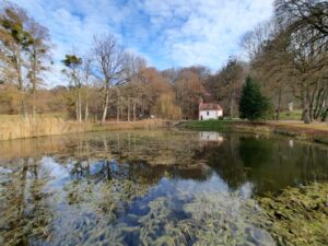 A Szentkút könnyen elérhető a falu központjából a piros+ útvonalon